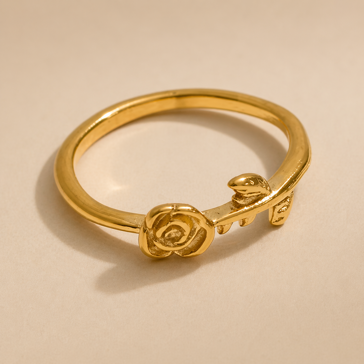 Anillo de rosa bañado en oro
