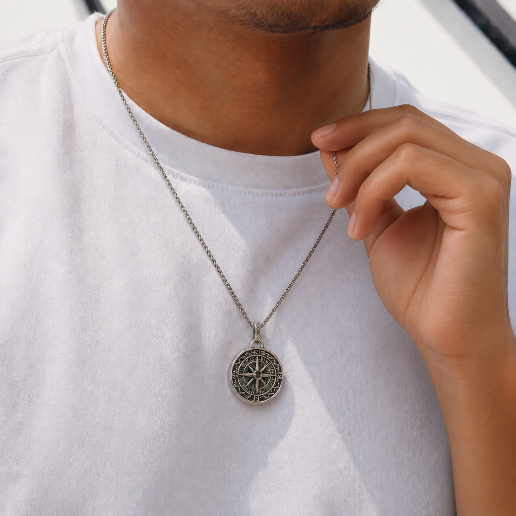 Collar de brújula para hombre