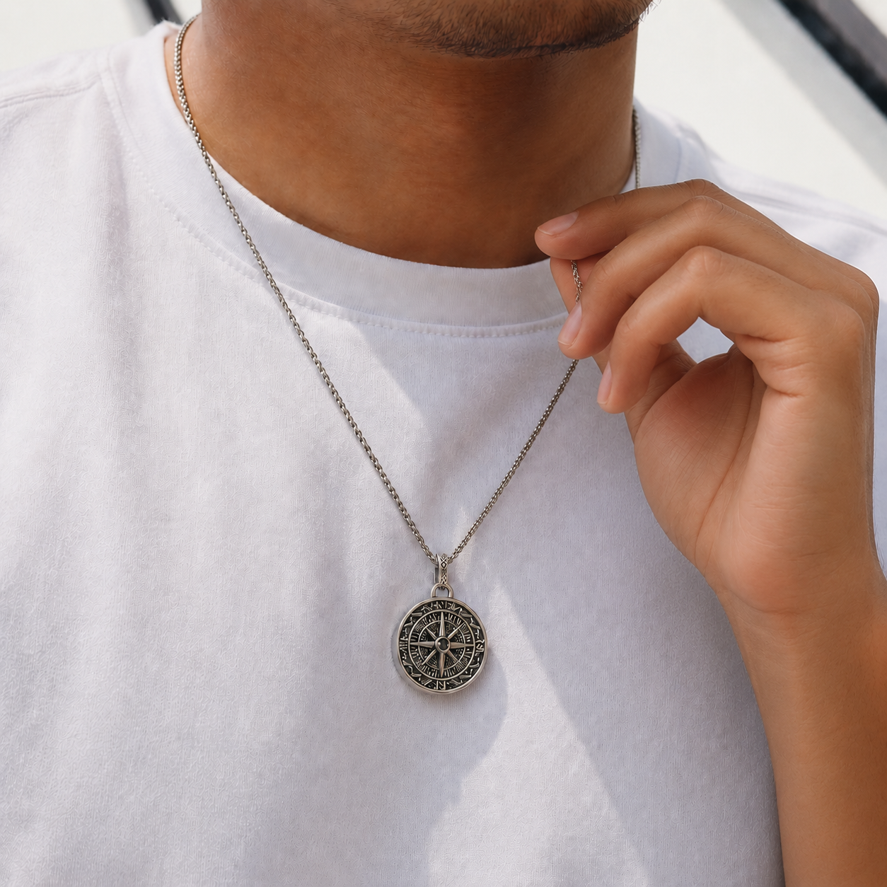 Collar de brújula para hombre
