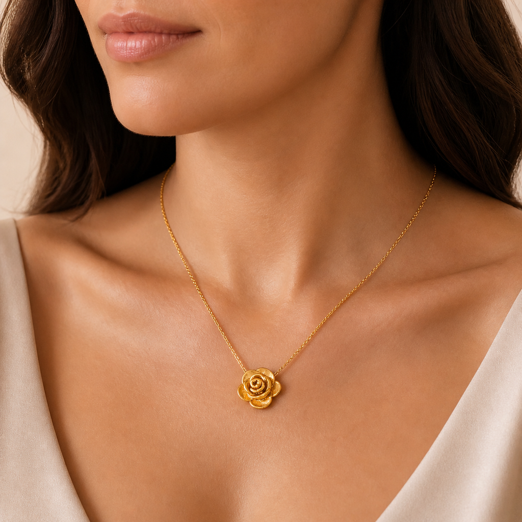Collar de rosa bañado en oro