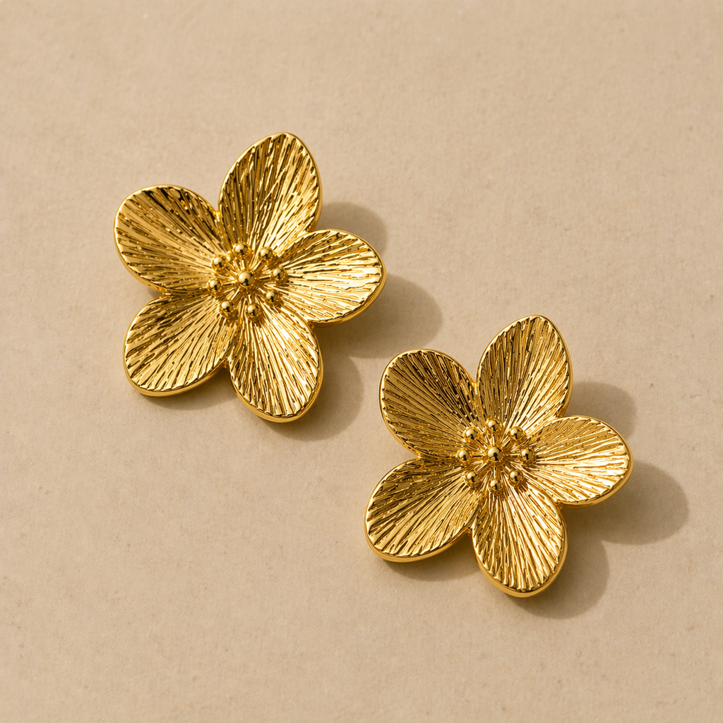 Pendientes en forma de flor bañado en oro