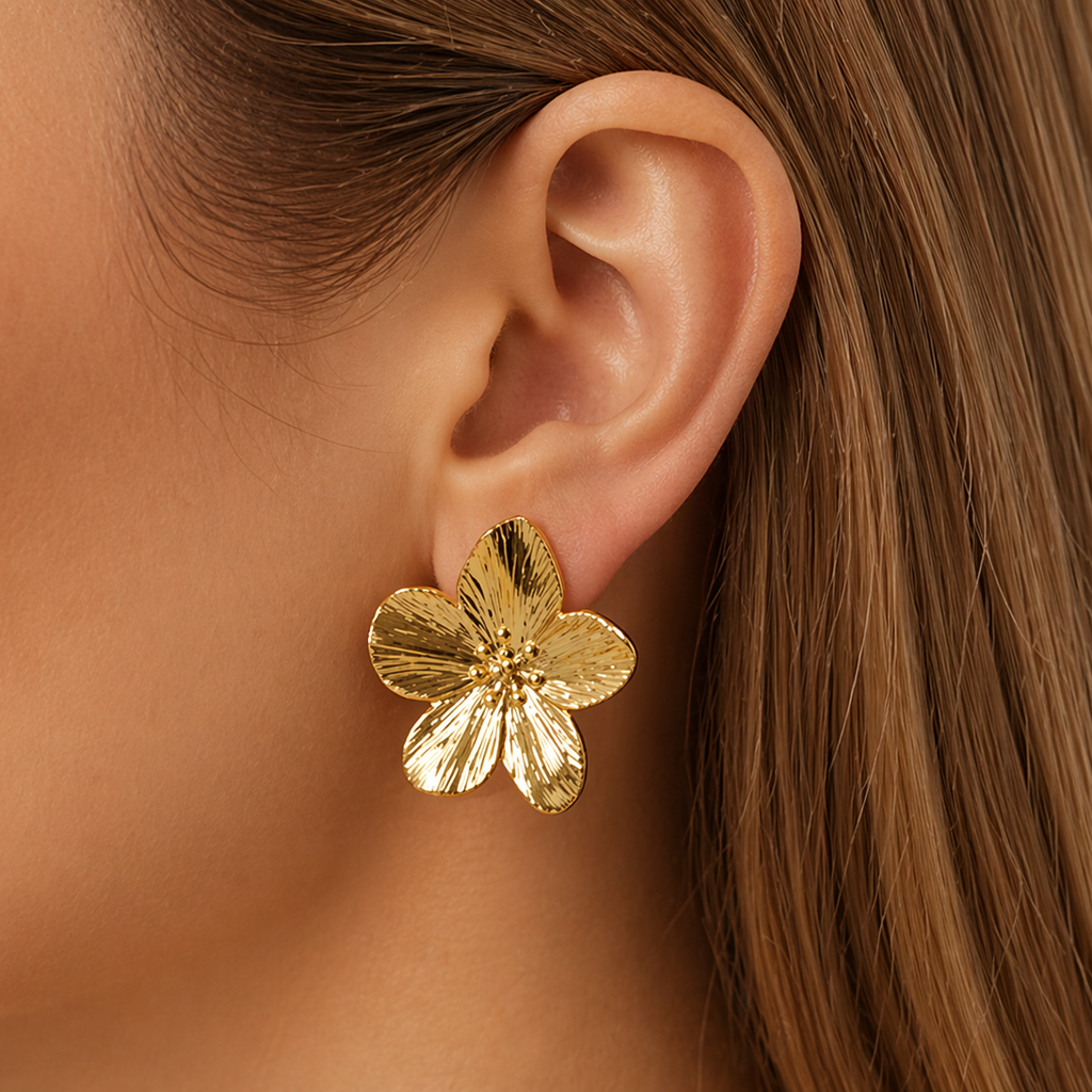Pendientes en forma de flor bañado en oro