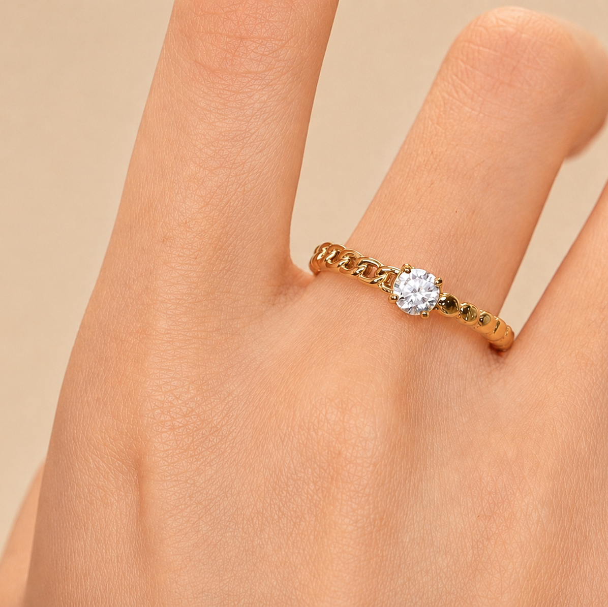 Anillo de cadena bañado en oro con incrustación de zircón (ajustable)