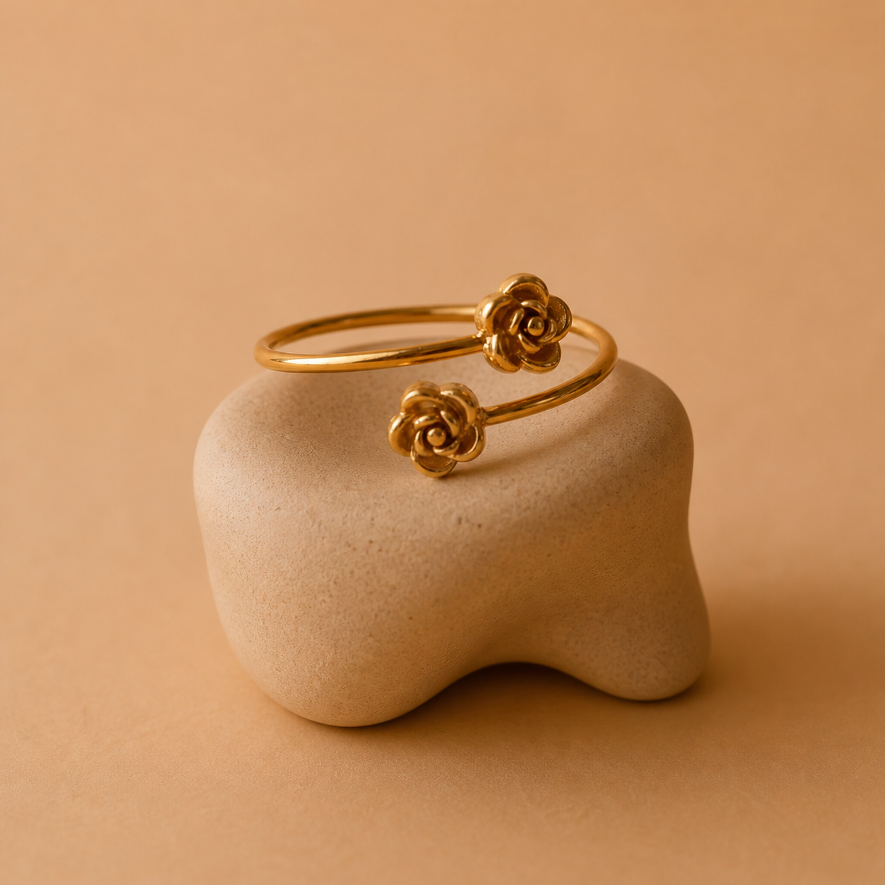 Anillo bañado en oro de rosas ajustable