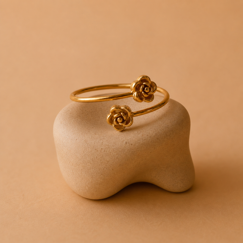 Anillo bañado en oro de rosas ajustable