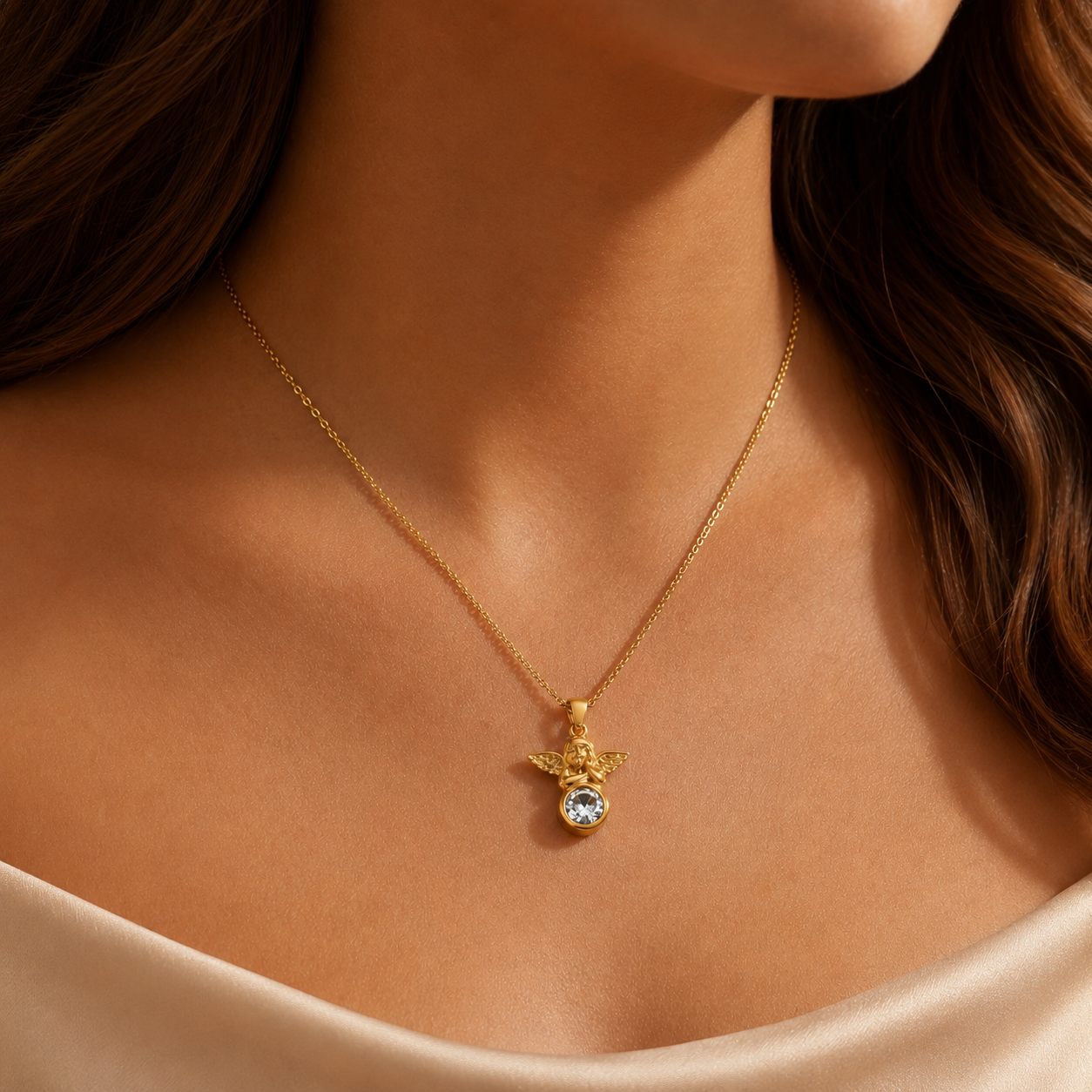 Collar de ángel bañado en oro con gema de zircón