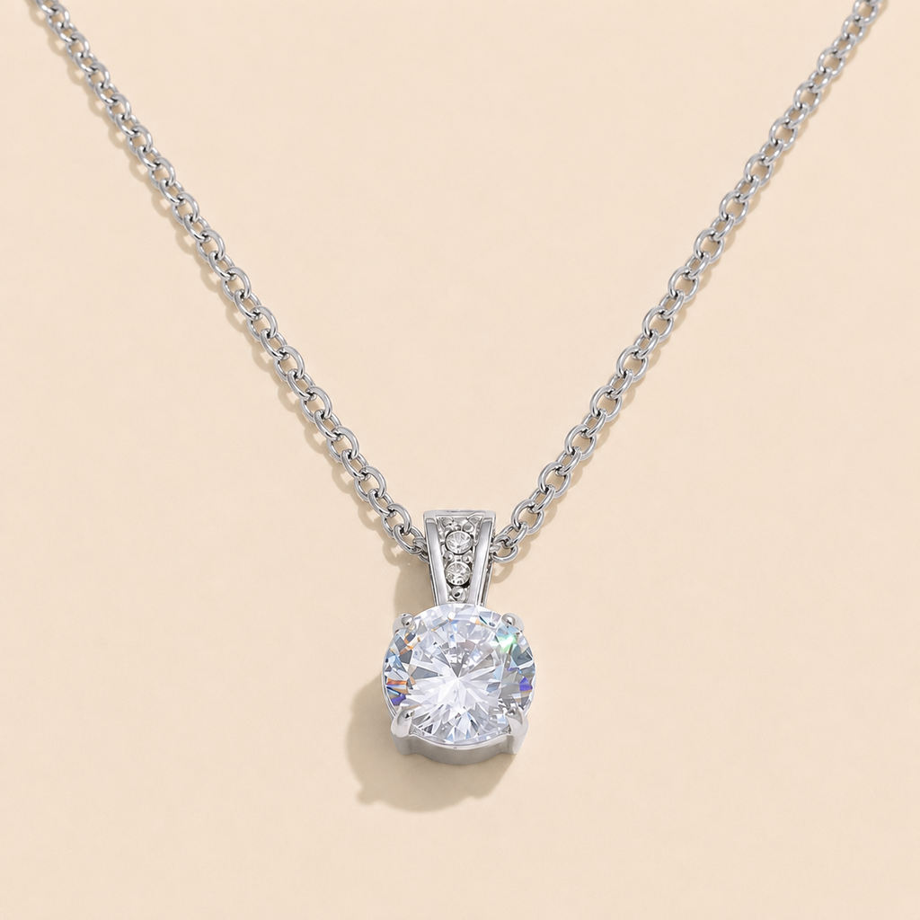 Collar bañado en oro con colgante de Zircón cúbico