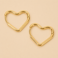 Pendientes bañados en oro con diseño de corazón