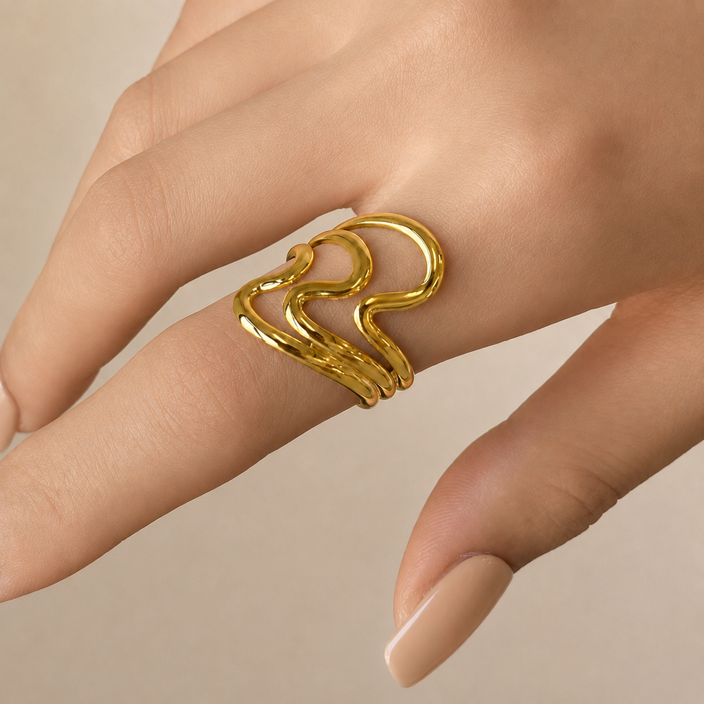 Anillo geométrico abierto bañado en oro ajustable