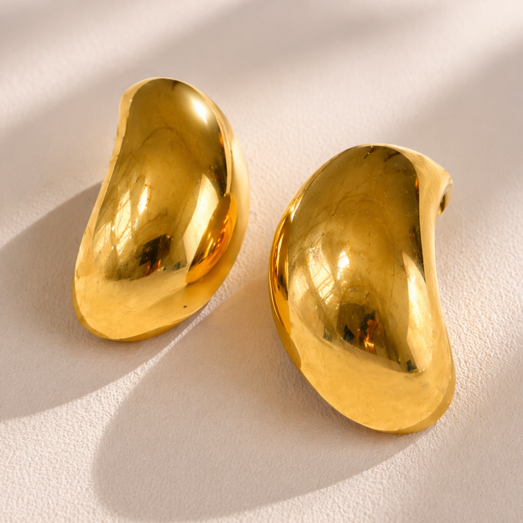 Pendientes de gota bañados en oro