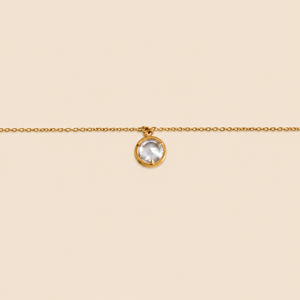 Collar bañado en oro con colgante circular de zirconita