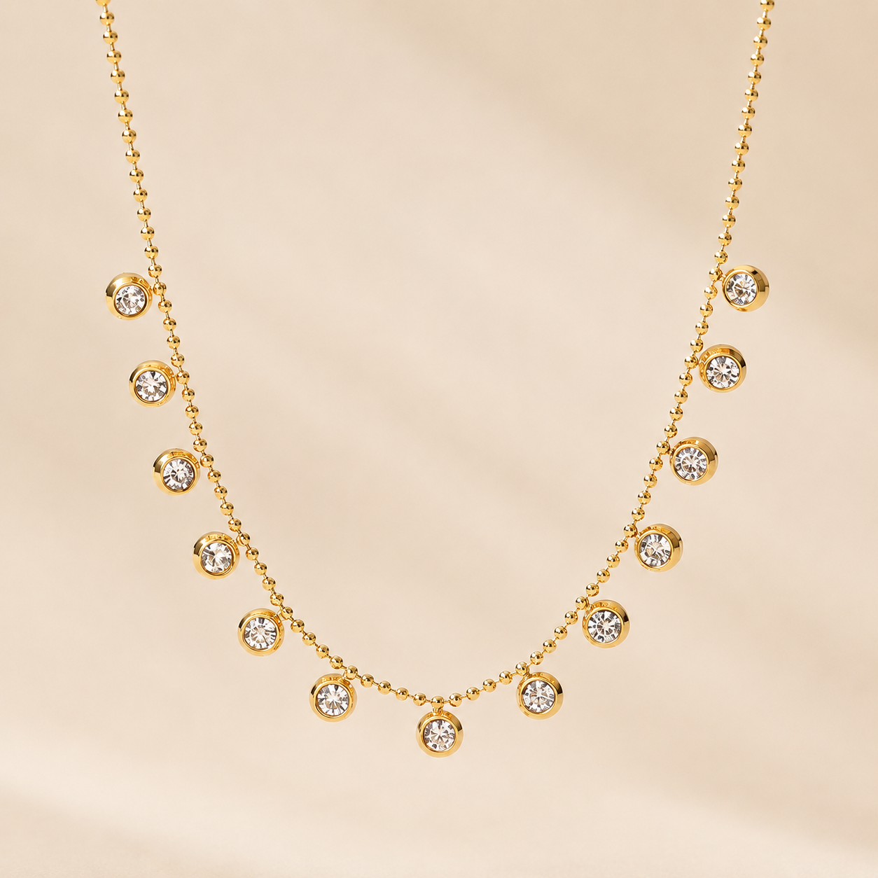 Collar con colgantes de zirconitas bañado en oro