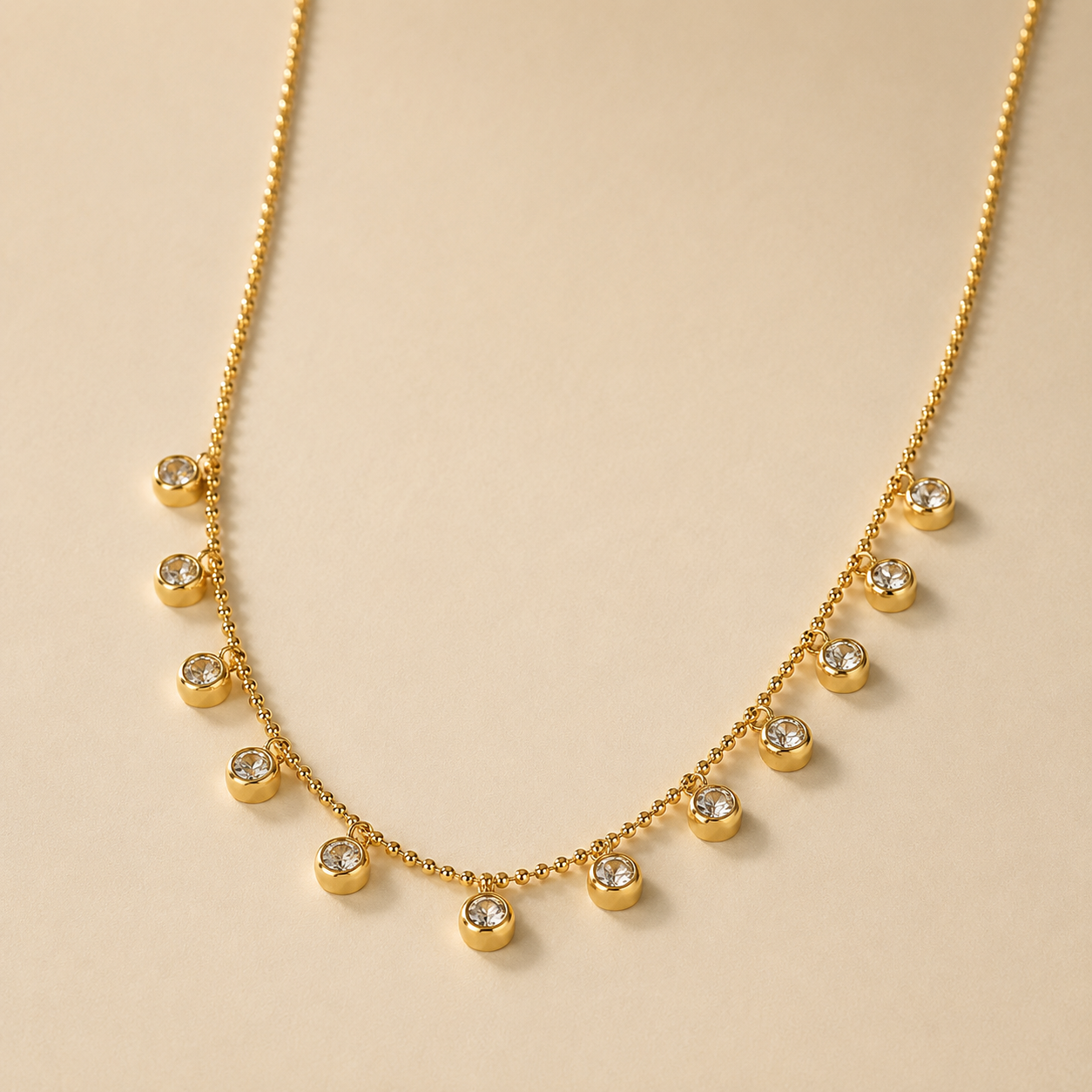 Collar con colgantes de zirconitas bañado en oro