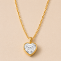 Collar de corazon bañado en oro con zirconita