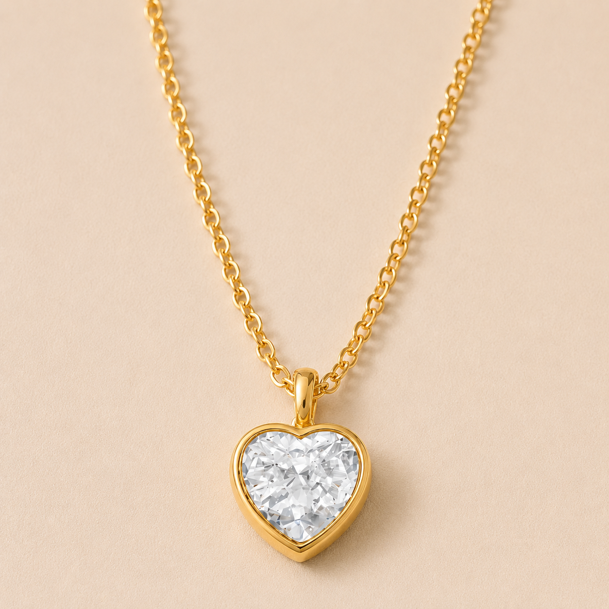 Collar de corazon bañado en oro con zirconita