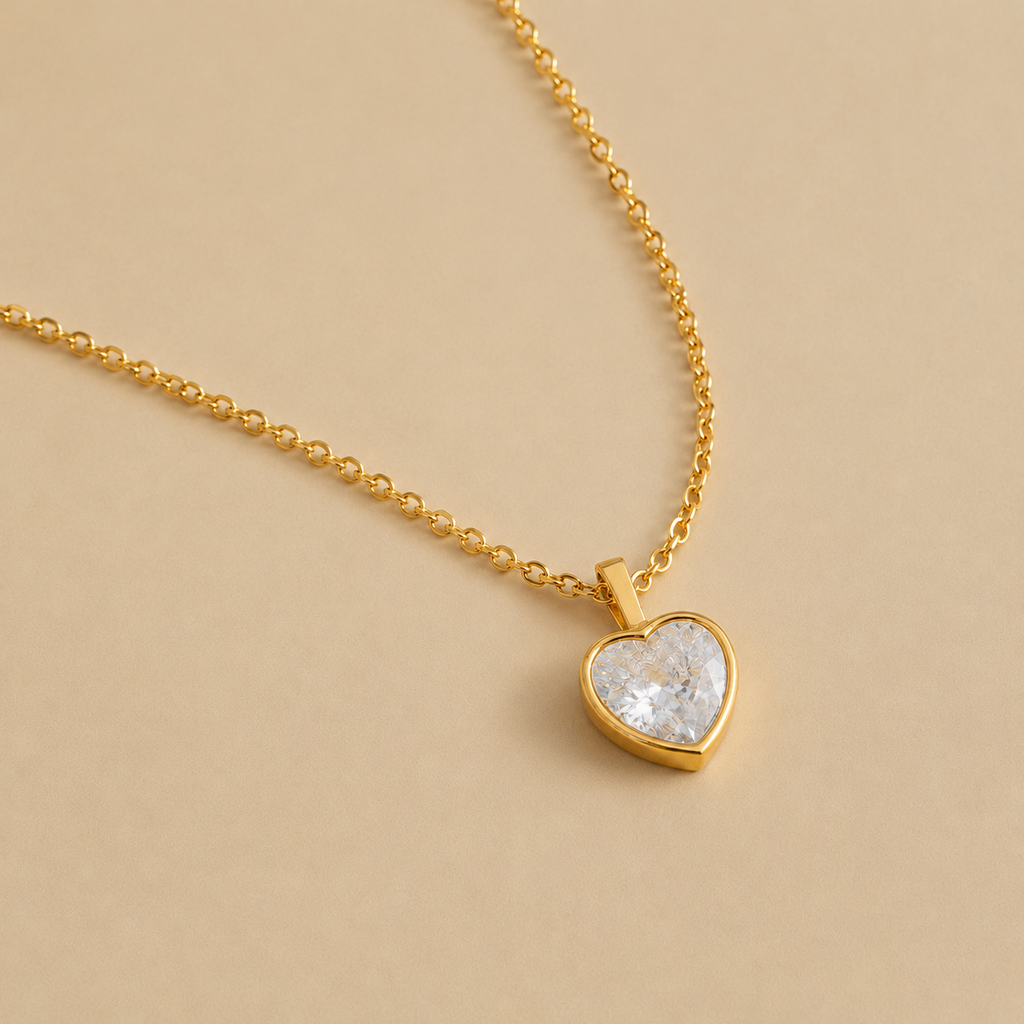 Collar de corazon bañado en oro con zirconita